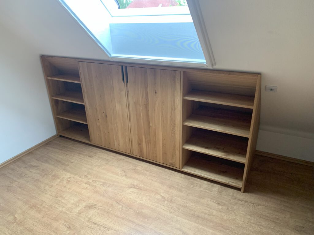 Einbauschrank, Eiche massiv, Dachschräge