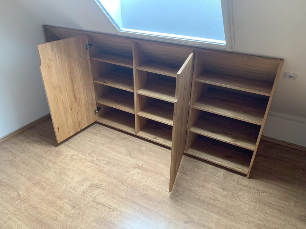 Einbauschrank, Eiche massiv, Dachschräge