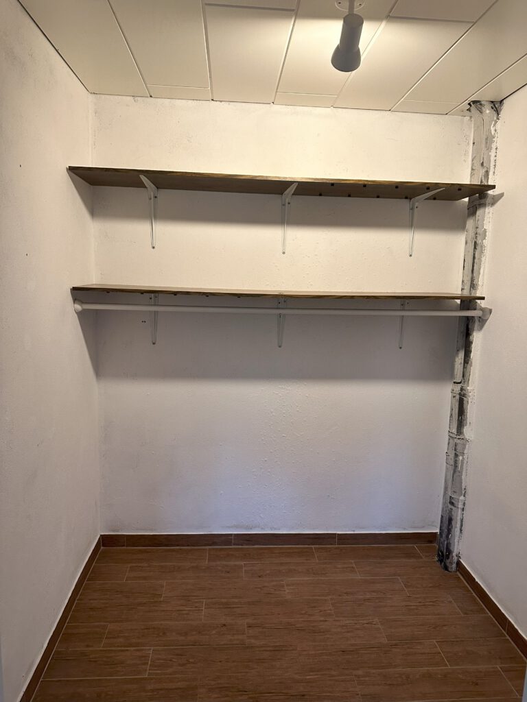 Ankleidezimmer, Kunststoff weiß